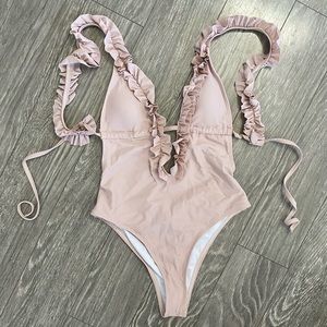 Super cute swimsuit!